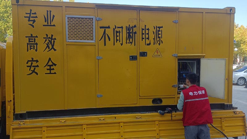 思茅柴油发电机组和UPS电源配合使用时，如何避免切换过程中的电力中断？